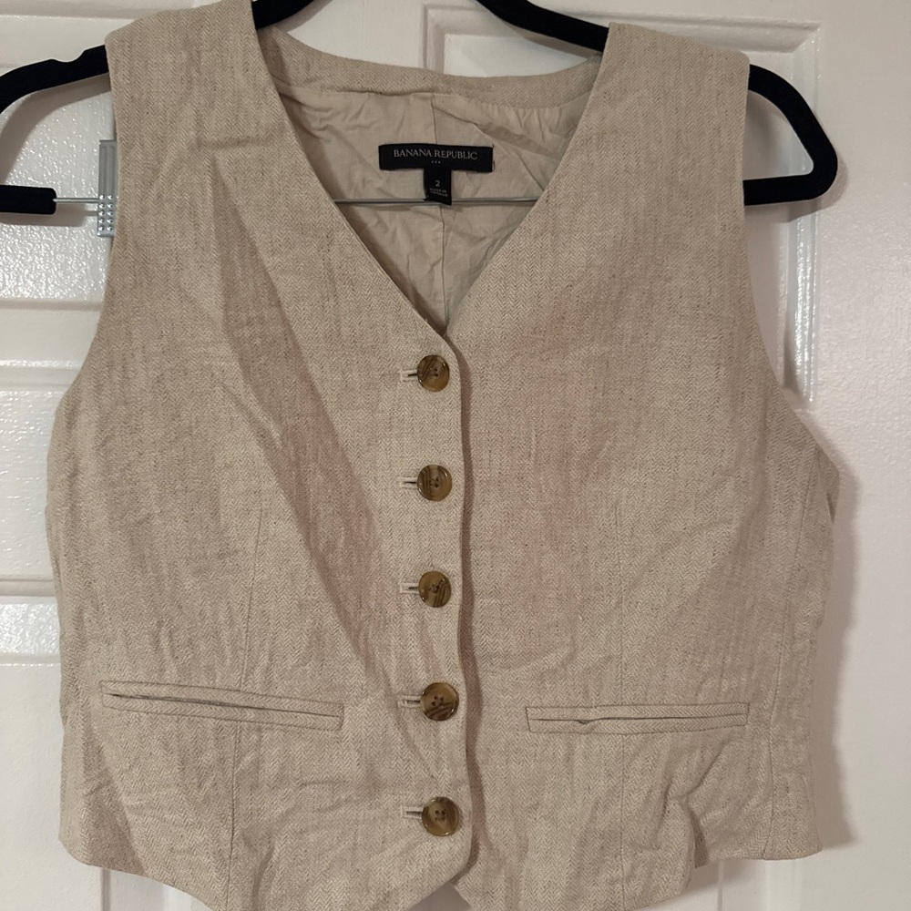 Banana Republic Cream Buttoned Vest Top